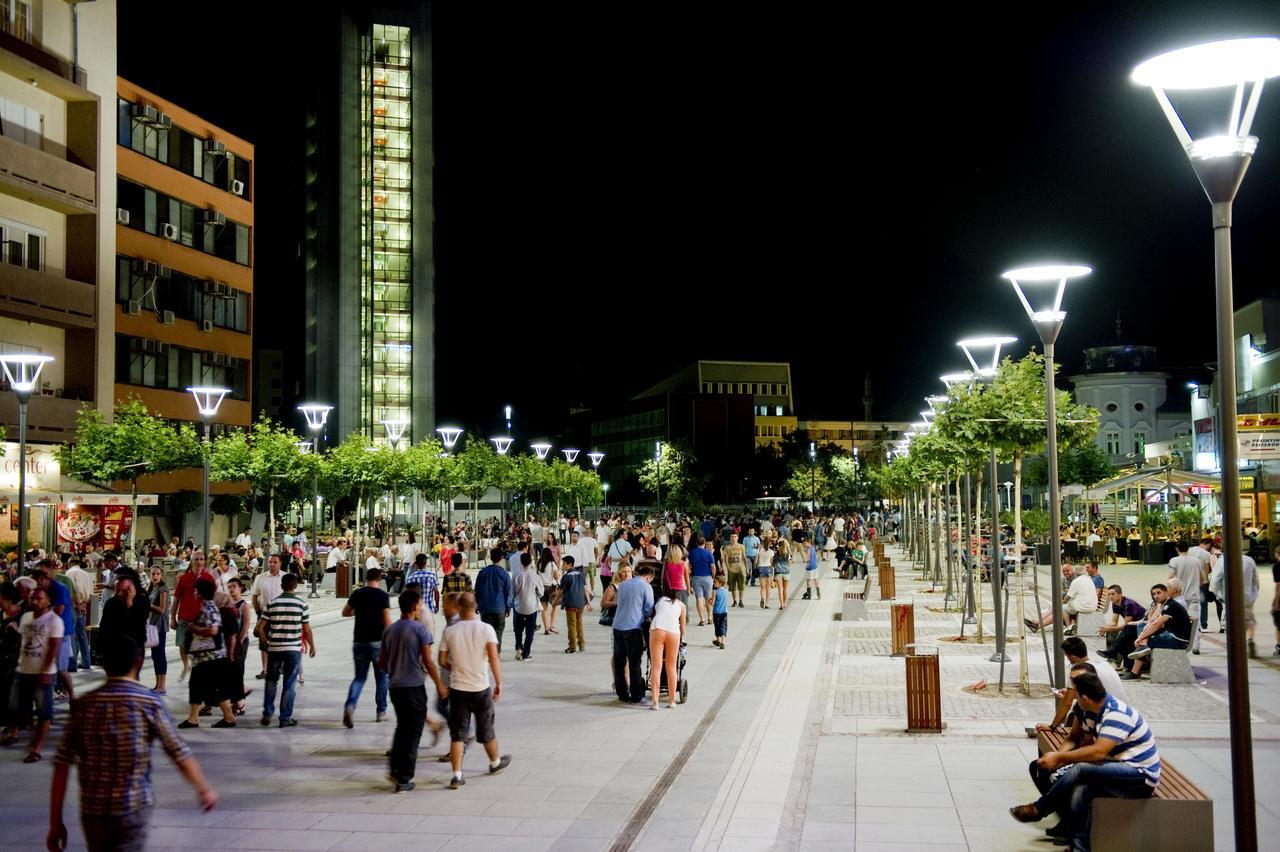 Boulevard Prishtina Enes Priștina Exterior foto